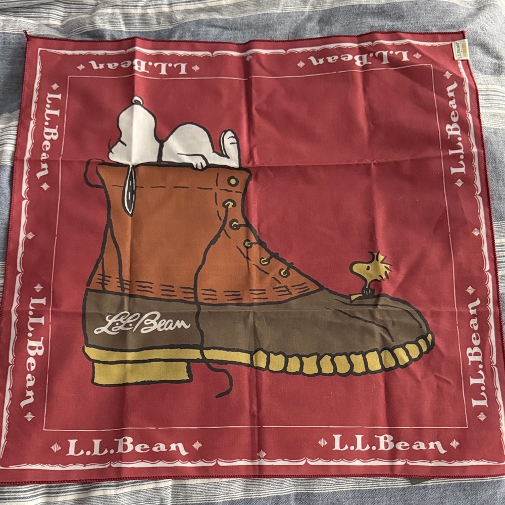 NWT L.L. Bean Red Bandana with Boot and Dog Design RARE!
